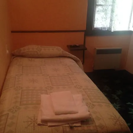 De Geneve 2* לורדה