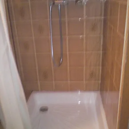 מלון De Geneve 2*